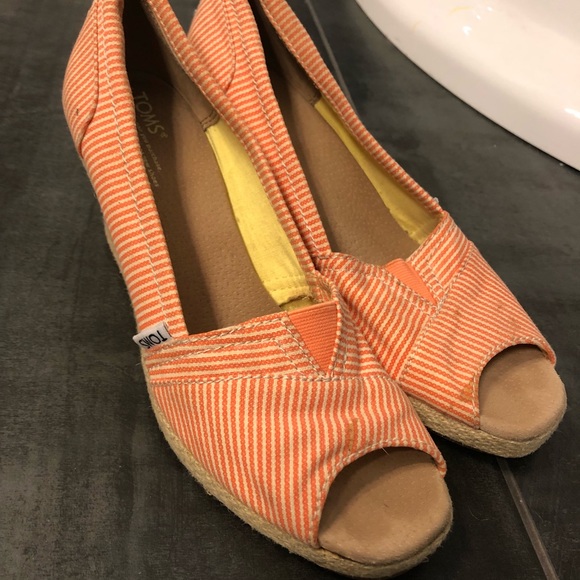 Toms orange and white stripe wedges size 9 - Picture 2 of 2